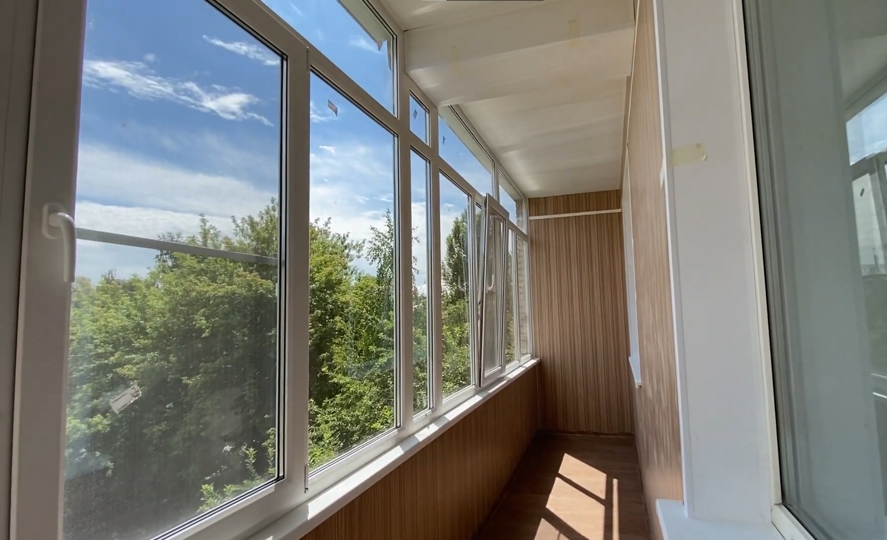 Застеклённый балкон